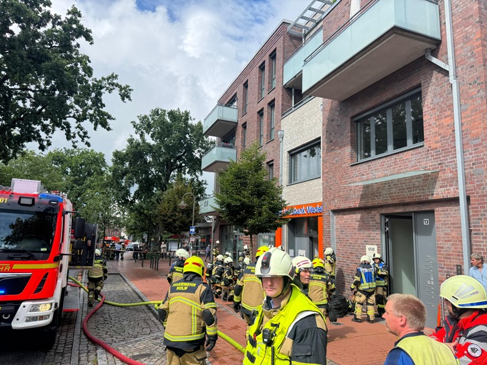 FW-PI: Wedel: Kellerbrand sorgt für starke Rauchentwicklung in Wohn- und Geschäftshaus