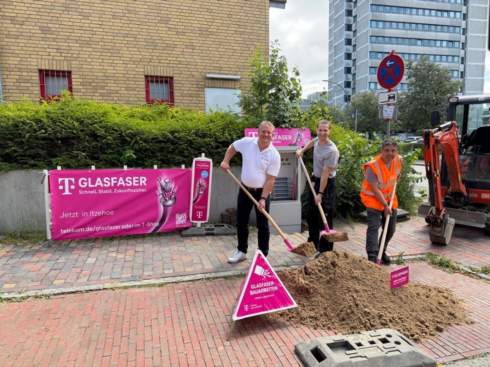 Itzehoe: Spatenstich für Glasfaserausbau