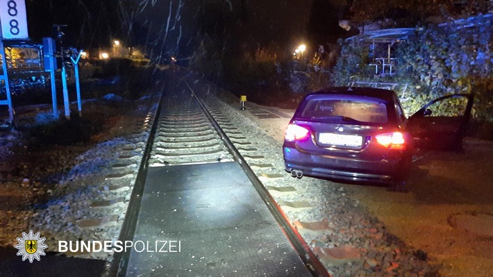 Bundespolizeidirektion München: Seniorin fährt in Gleisbereich / Erhebliche Beeinträchtigungen im Bahnverkehr