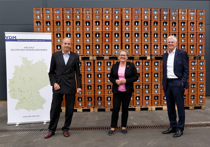 Bundesumweltministerin Svenja Schulze zu Gast beim VDM-Vorsitzenden Dr. Karl Tack / Bundesumweltministerium und deutsche Mineralbrunnen gemeinsam für Umwelt- und Wasserschutz