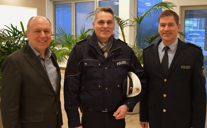 POL-PB: Polizeihauptkommissar Mirko Sibille ist der neue Bezirksdienstbeamte in Salzkotten