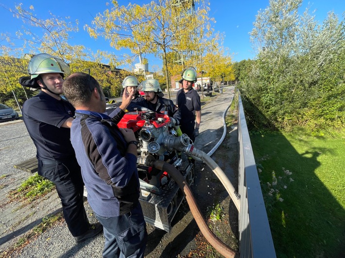 FW Dinslaken: Pumpen-Maschinisten Lehrgang erfolgreich abgeschlossen.