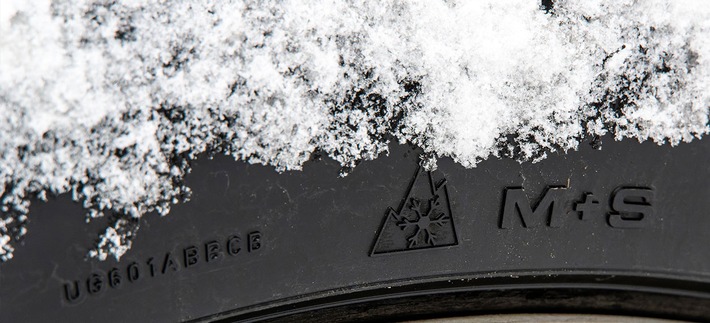 Wann Winterreifen aufgezogen werden müssen / Tipps und Hinweise vom ADAC / Bei Verstoß oder Unfall kann es teuer werden