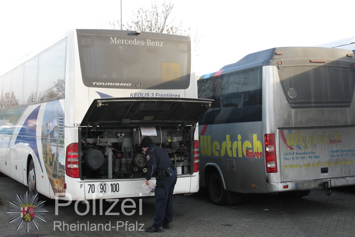 POL-PPTR: Polizei kontrolliert Reisebus  -  Weiterfahrt untersagt