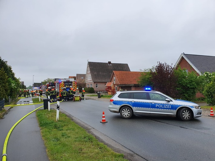 POL-STD: Unbekannte entwenden zehn Hühner aus Stall in Neukloster, Kühlschrank gerät in Brand - couragierter Nachbar und Feuerwehr können Brandausbreitung verhindern