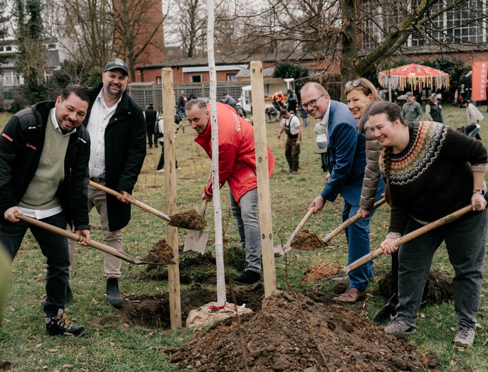 Urbanes Grün: Erste Waldinsel in Köln gepflanzt