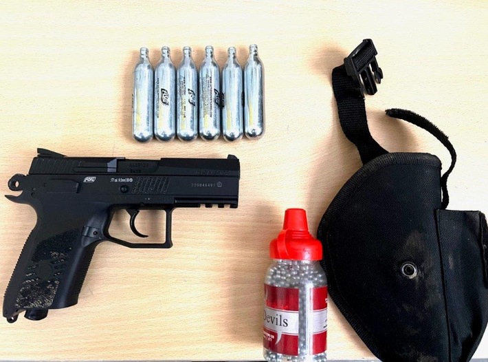 BPOL KI Mann mit Schusswaffe löst Polizeieinsatz aus Presseportal
