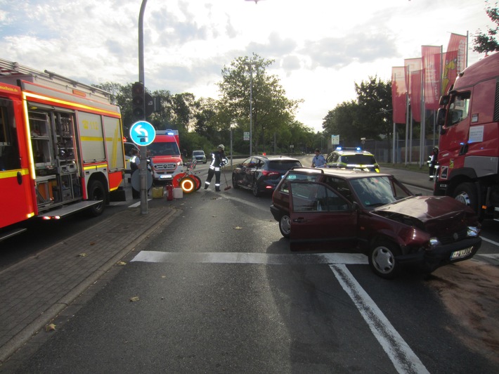 FW-MH: Verkehrsunfall auf der Mannesmannallee - drei Verletzte Personen #fwmh