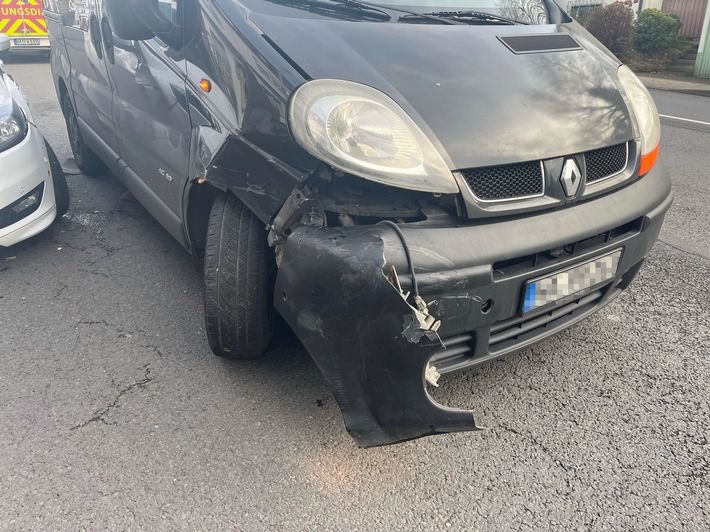 POL-HA: Verkehrsunfall beim Ausparken - eine verletzte Frau, zwei Autos abgeschleppt