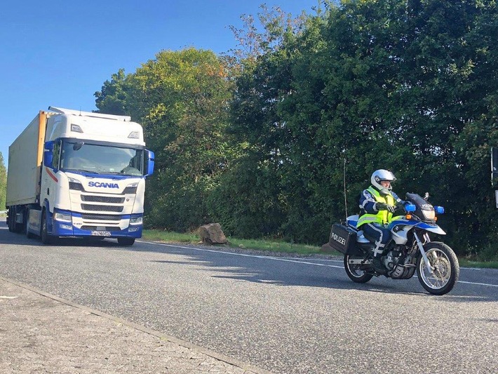 POL-WI: Pressemitteilung des Polizeipräsidiums Westhessen: Weitreichende Kontrollen des gewerblichen Güterverkehrs und der Geschwindigkeit auf der Autobahn