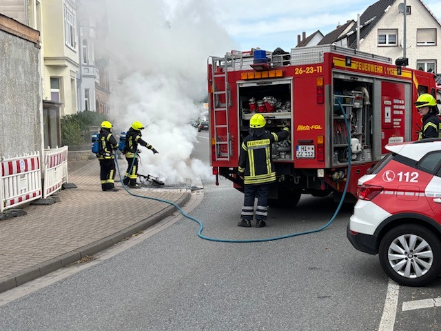 POL-HI: Kleinkraftrad fängt während der Fahrt Feuer