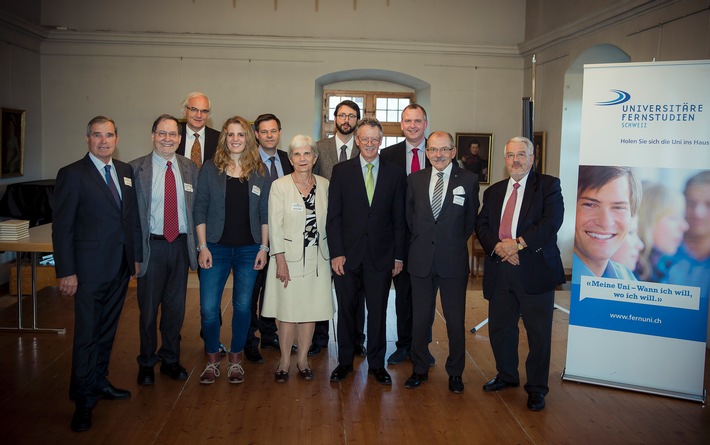 Feierstunde bei der Fernuni Schweiz - 10 Jahre Bachelor of Law