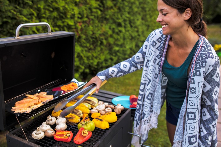 Gesünder Grillen: Mehr Gemüse, besser indirekt Grillen und Alufolie meiden