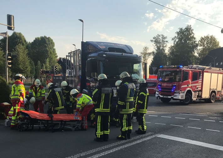FW-BO: eBike-Fahrer kollidiert mit LKW in der Bahnhofsstraße
