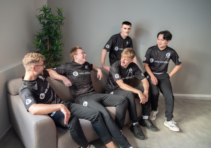 Team 2024 E WIE EINFACH E-SPORTS / Weiterer Text über ots und www.presseportal.de/nr/69289 / Die Verwendung dieses Bildes für redaktionelle Zwecke ist unter Beachtung aller mitgeteilten Nutzungsbedingungen zulässig und dann auch honorarfrei. Veröffentlichung ausschließlich mit Bildrechte-Hinweis.