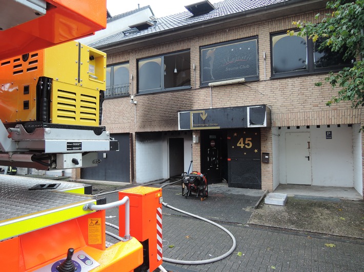 FW-BN: Brand in einem leerstehenden Nachtclub