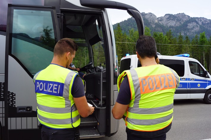 Bundespolizeidirektion München: Mit dem Aufenthaltsgesetz in Konflikt/ Bundespolizei bringt gesuchten Migranten in Haft