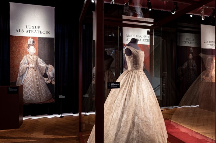 Frauen Macht Mode - Ausstellungseröffnung am 19.3.2021 im Textilmuseum St. Gallen