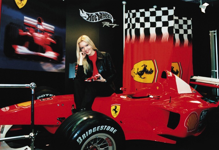 Nürnberger Spielwarenmesse 2001: Hot News für Ferrari Fans: Michael Schumacher ,Limited  ,World Champion&#039;  Edition / Präsentation der heißesten Neuheit auf dem Original Ferrari F 1-2000