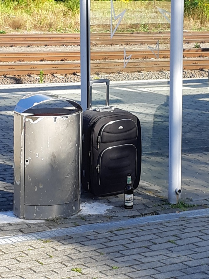 BPOLI KLT: Herrenloser Koffer verursacht Bahnstreckensperrung - Erstmeldung -