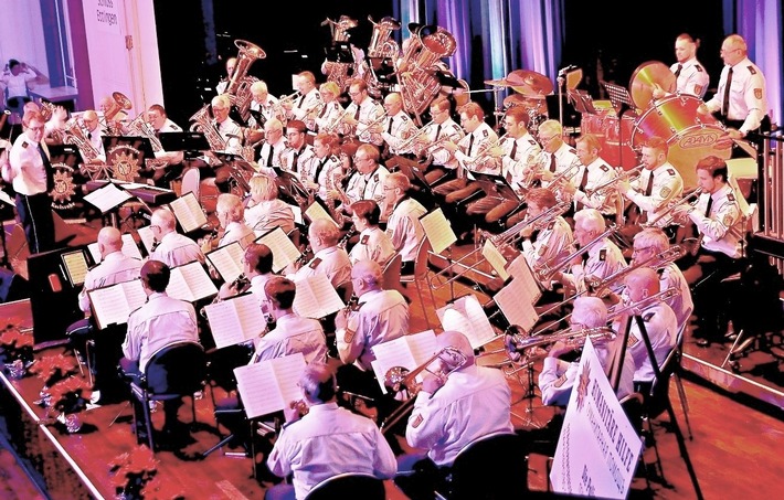 POL-KA: Polizeimusikkorps spielt am 8. Oktober in Walzbachtal-Wössingen für das Hospiz-Projekt "Arista NORD"