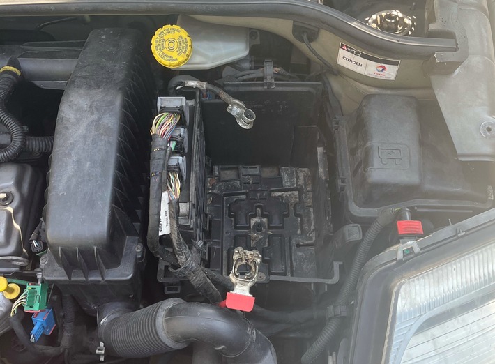 POL-HA: Batterie aus Auto in Wehringhausen gestohlen