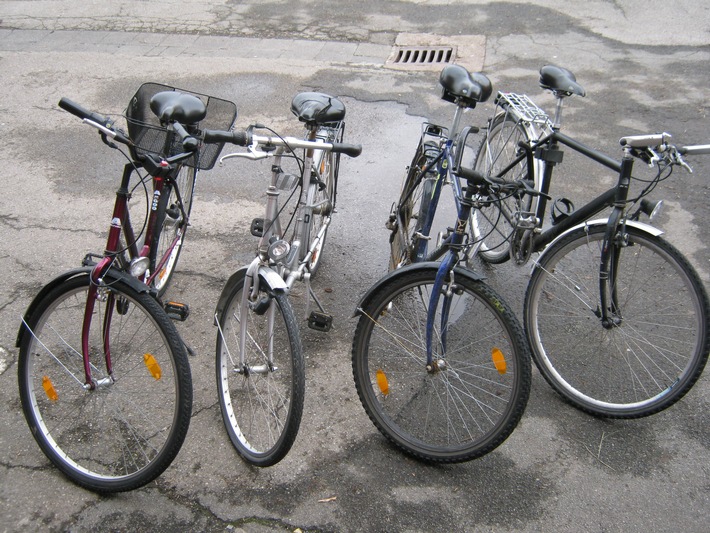POL-HI: Harsumer Polizei sucht Eigentümer von vier Fahrräder