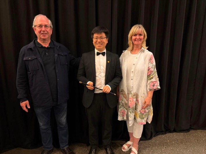 Goldener Dirigierstab beim World Music Contest: Augsburger Student Jen-Jen Liu gewinnt