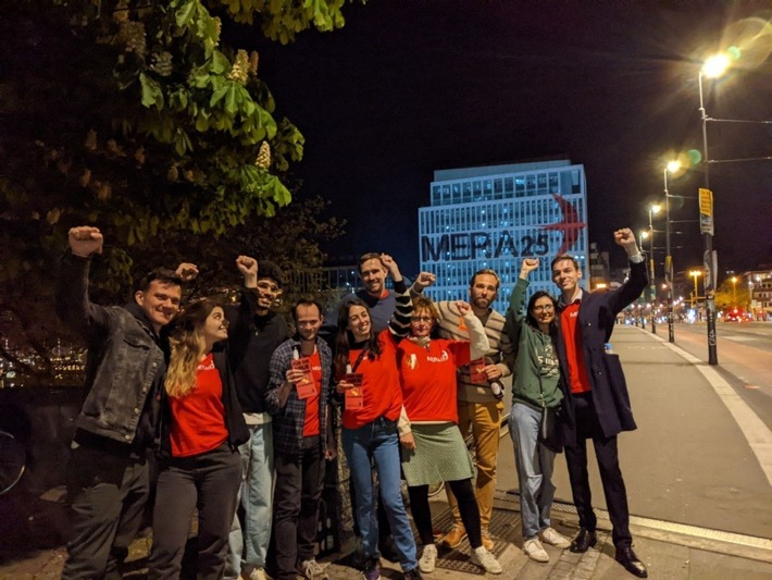 MERA25 Makes History Today In Bremen Presseportal