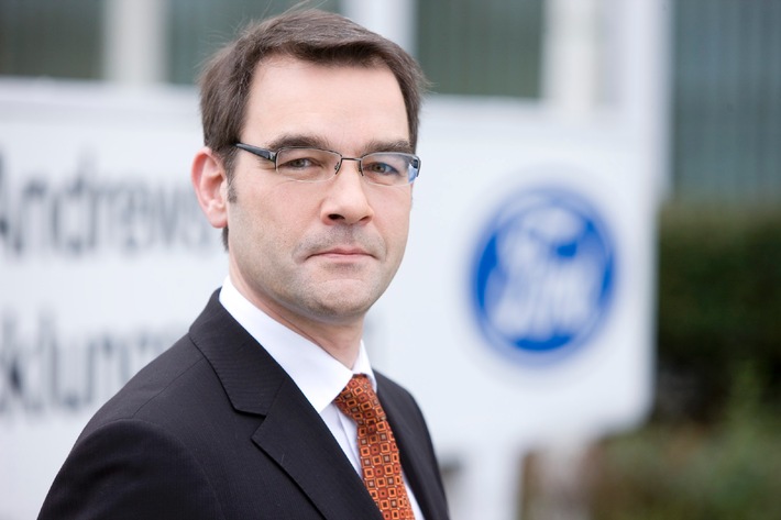 Caspar Dirk Hohage neuer Geschäftsführer für den Entwicklungsbereich von Ford / Dr. Franz-Josef Laermann nach 28 Jahren in den Ruhestand verabschiedet