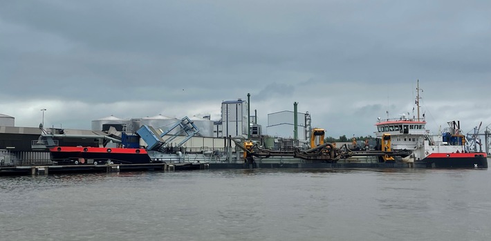 WSPI-OLD: Schiffsunfall im Braker Hafen - glücklicherweise keinen Personenschaden