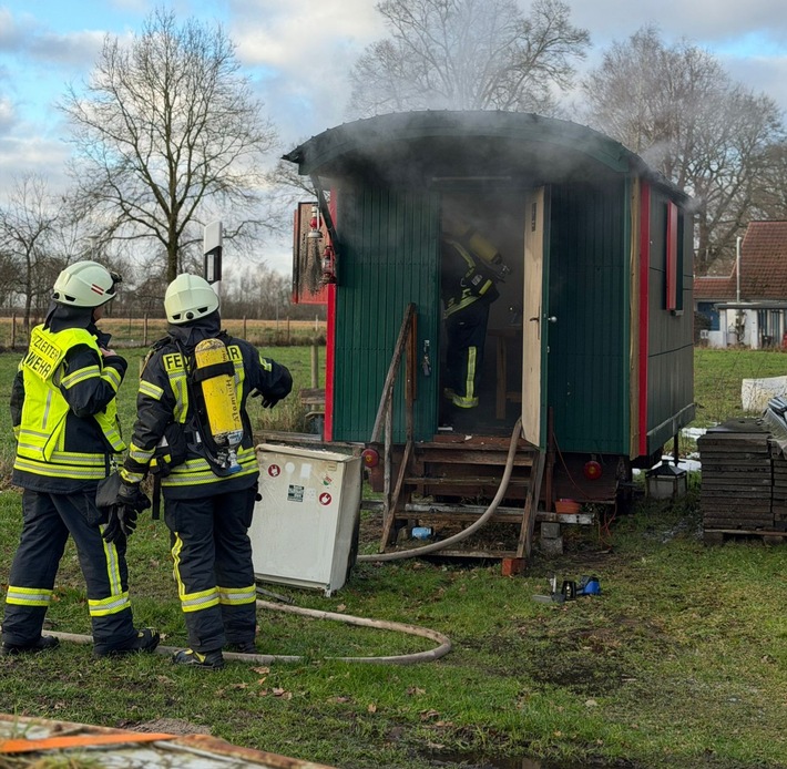 FW-ROW: Bauwagen brennt in Wilstedt