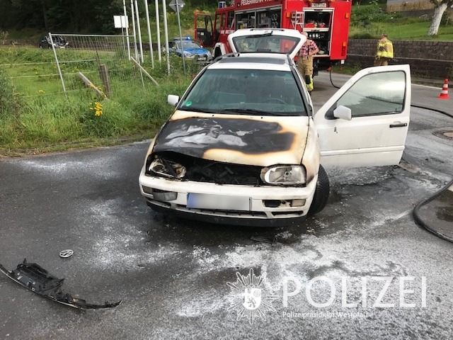 POL-PPWP: Auto fängt an zu brennen