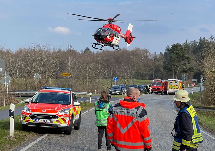 FW-RD: Erneut schwerer Unfall auf der B430 - Fünf Menschen zum Teil schwer verletzt