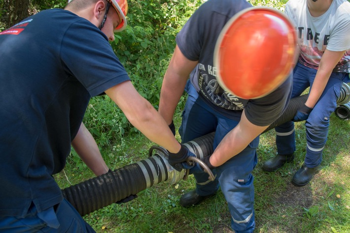 FW-OE: Großalarm in Meggen - Gemeinschaftsübung der Jugendfeuerwehren des Kreises Olpe