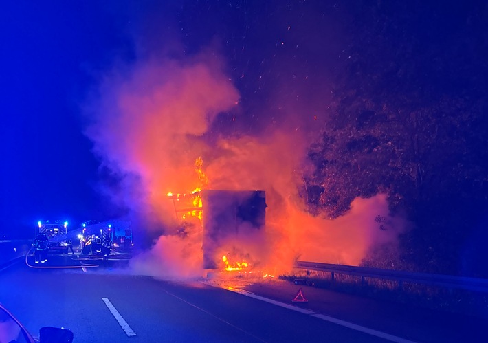 POL-OH: Brand eines Sattelaufliegers auf der A 7