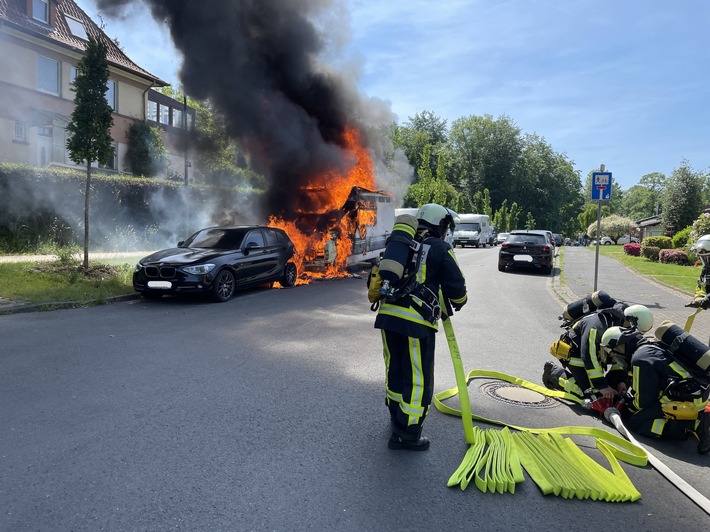 FW-BO: Wohnmobil brennt in Bochum Grumme