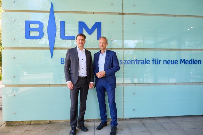 Strafbarer Hass: Erkennen. Verfolgen. Entfernen. / Wie Medienaufsicht und Strafverfolgung im Internet zusammenarbeiten / neuer Flyer