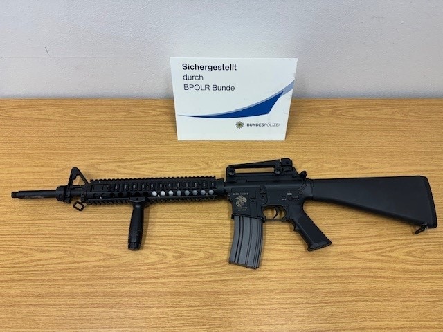 BPOL-BadBentheim: Vermeintliches Sturmgewehr im Kofferraum - Strafanzeige