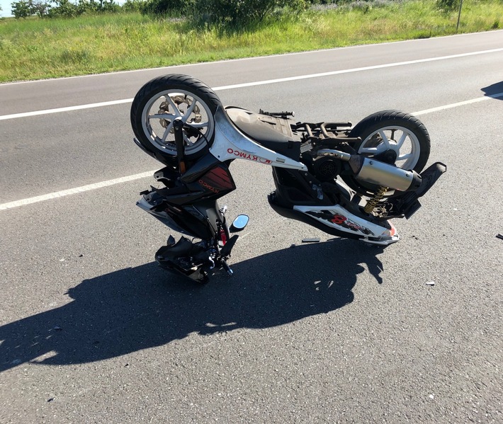 POL-PDNW: Verkehrsunfall mit verletztem Rollerfahrer und verletzter Sozia