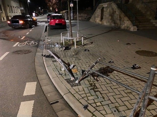 POL-PDNW: Neustadt/Wstr.: Zeugenaufruf nach Verkehrsunfallflucht