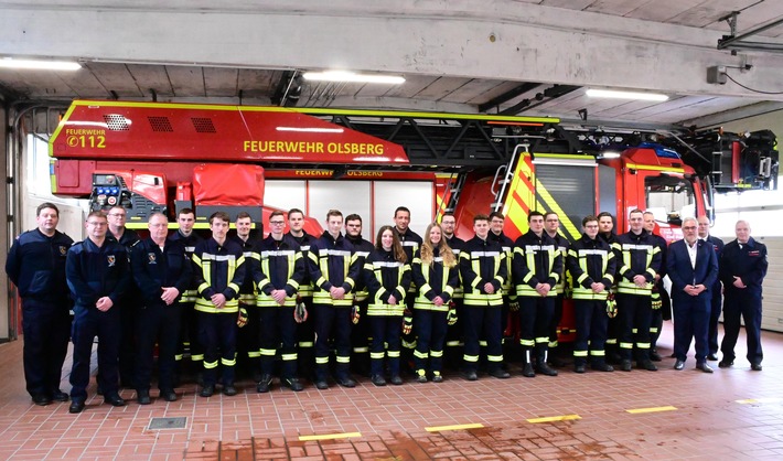 FF Olsberg: Truppmann 2 Lehrgang in Olsberg abgeschlossen