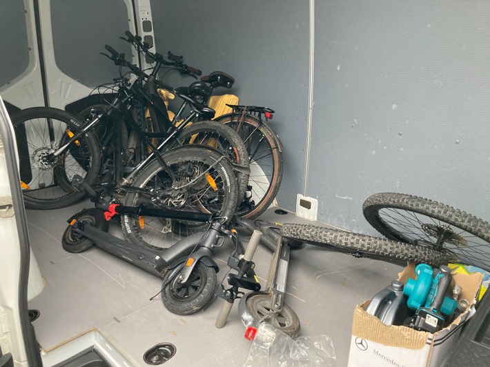 POL-E: Essen: Ermittlungserfolg der EG Fahrrad - GPS-Tracker führt die Polizei zu gestohlenen Zweirädern