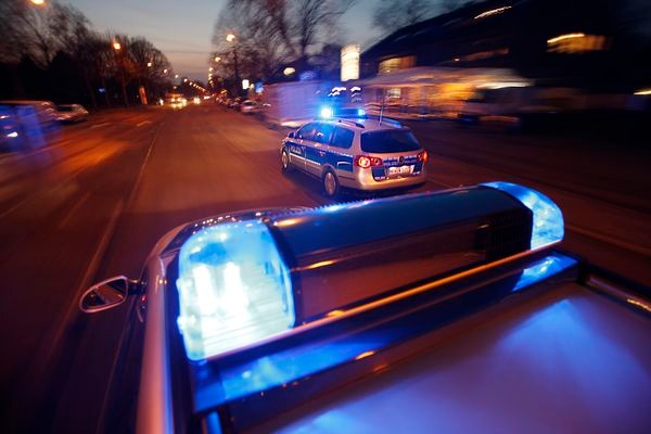 POL-REK: 180416-2: Ruhestörung bei privater Feier- Polizeibeamte angegriffen/ Hürth