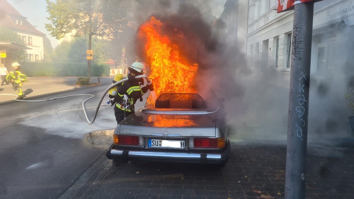 FW Hennef: Wertvoller Mercedes Oldtimer verbrannt