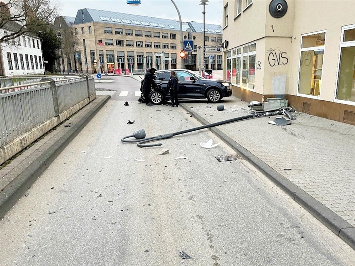 POL-PDTR: Schlägereien, Unfälle und vorbildliche Bürger - Das Einsatzwochenende der PI Trier