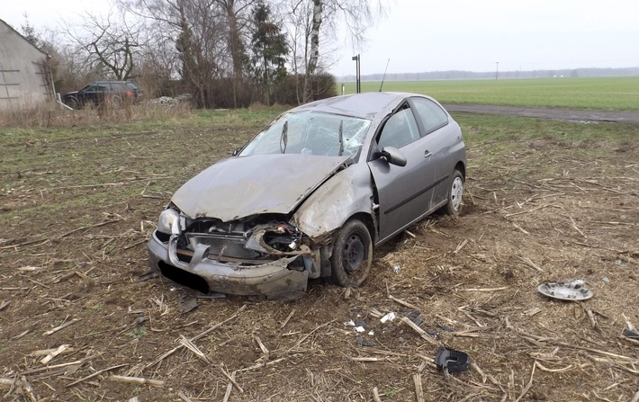 POL-ANK: PKW überschlägt sich auf K4 bei Levenhagen - Fahrerin schwerverletzt