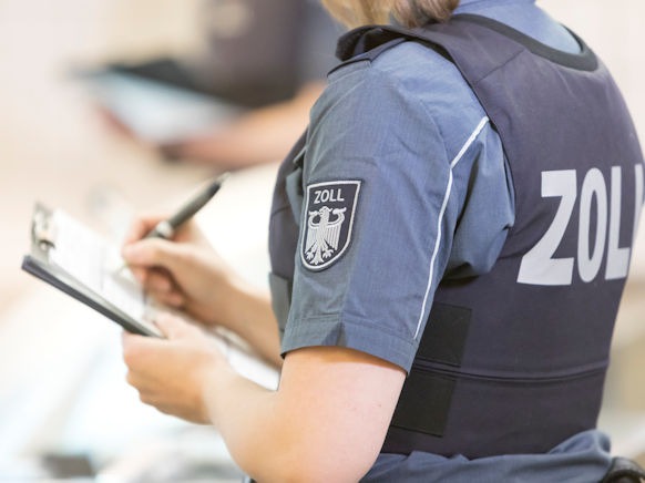 HZA-F: Zoll nimmt Paketdienstleister in Frankfurt am Main ins Visier- Bundesweite Schwerpunkprüfung gegen Schwarzarbeit und illegale Beschäftigung