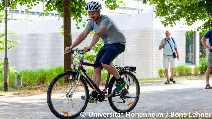 Fahrradfreundlicher Arbeitgeber: Uni Hohenheim erhält erneut ADFC-Zertifikat in Gold