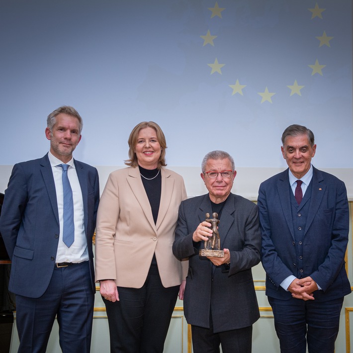 Architekt Daniel Libeskind mit dem Europäischen Bürgerrechtspreis der Sinti und Roma ausgezeichnet